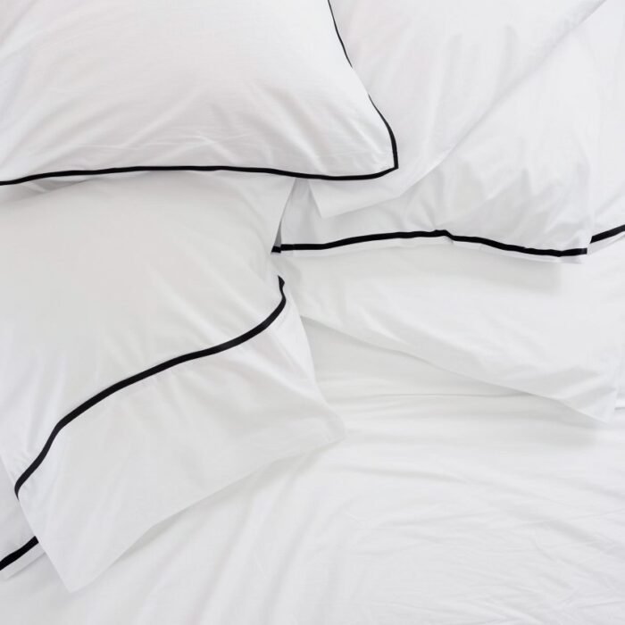 Linen Piped Flat Sheet – White & Navy