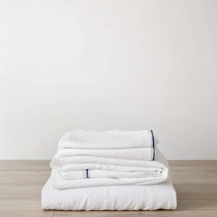Linen Piped Bedding Set with Pillowcases – White & Navy