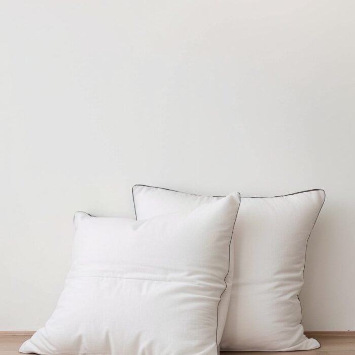 Set of 2 Euro Linen Piped Pillowcases – White & Navy